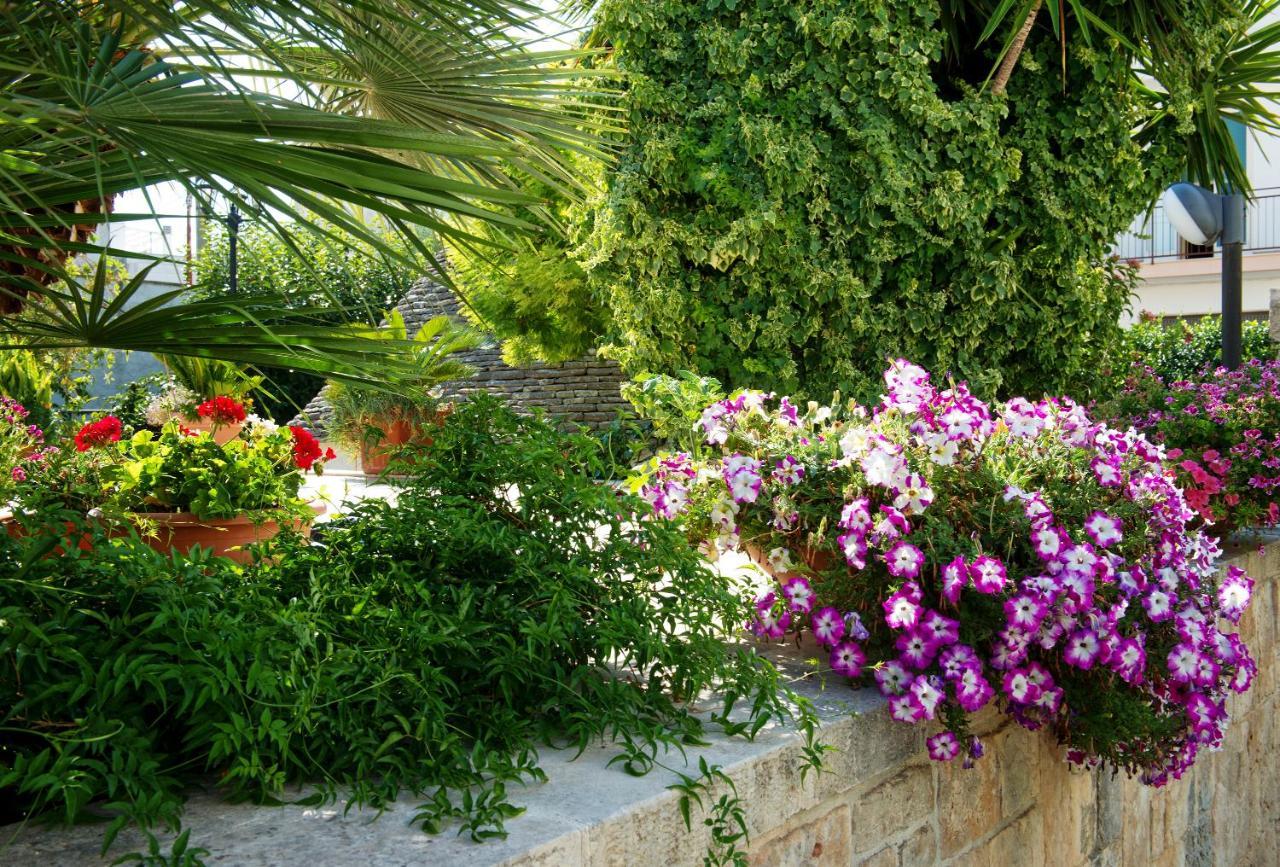 Trullo Giardino Fiorito Bed & Breakfast Alberobello Eksteriør bilde