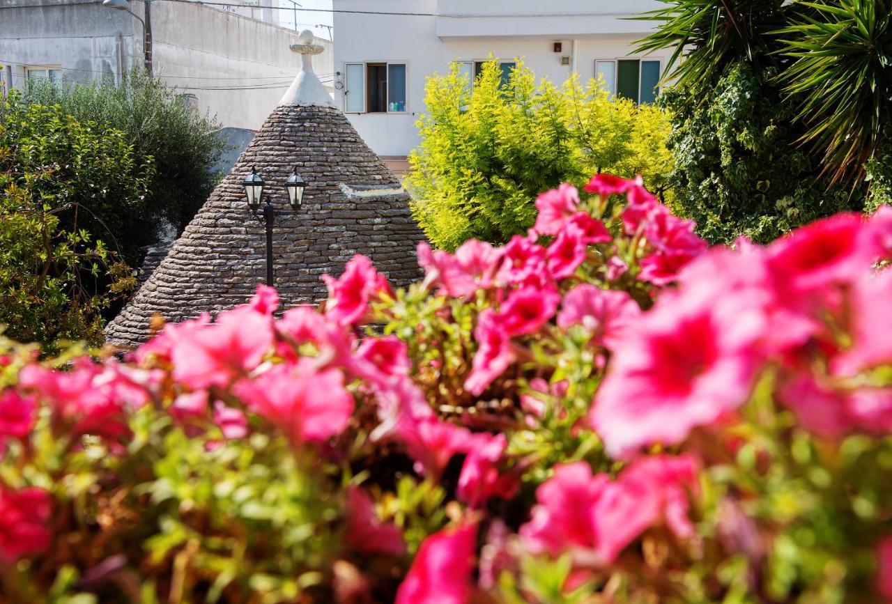Trullo Giardino Fiorito Bed & Breakfast Alberobello Eksteriør bilde